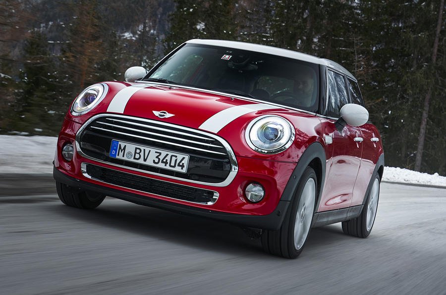 mini-5dr-hatch-cooper-d-dct-on-the-road